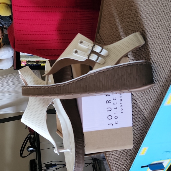 Journey Collection Wedge Sandal - Picture 3 of 3